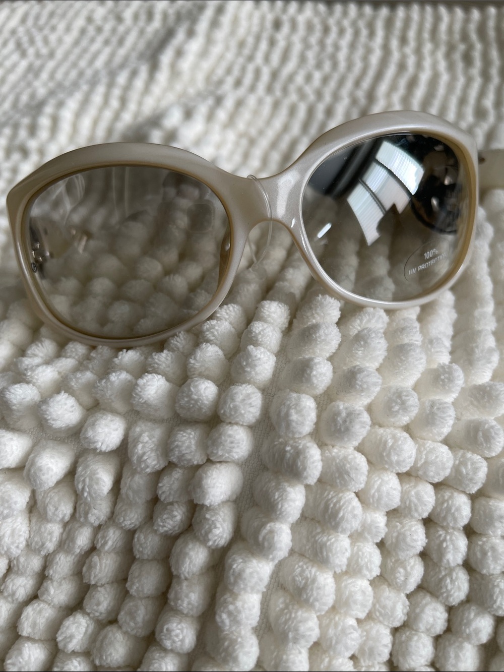 Giorgio Armani. Women's Cream Oval Sunglasses - Classic. UV Protection